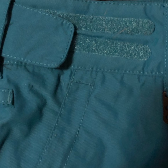 billabong Women’s snowboarding pants - Picture 5 of 7